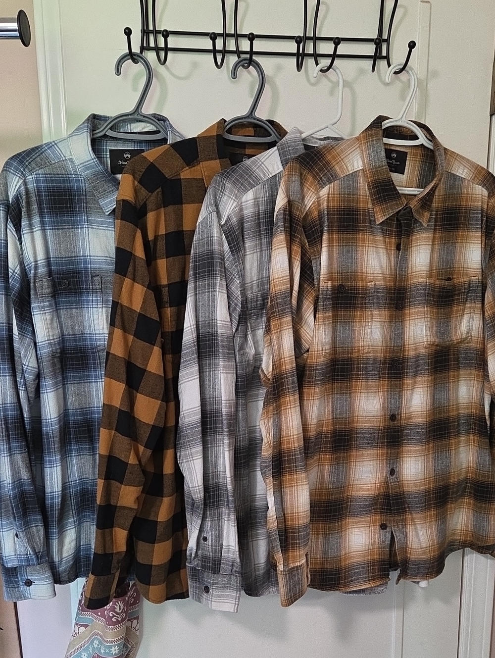 4 Men's Casual Plaid Button-Down Shirt - Picture 1 of 4